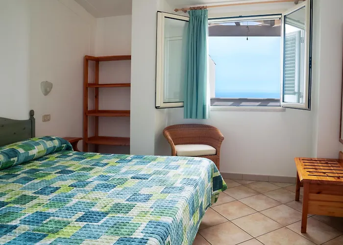 Chiesiola מלון דירות 4*